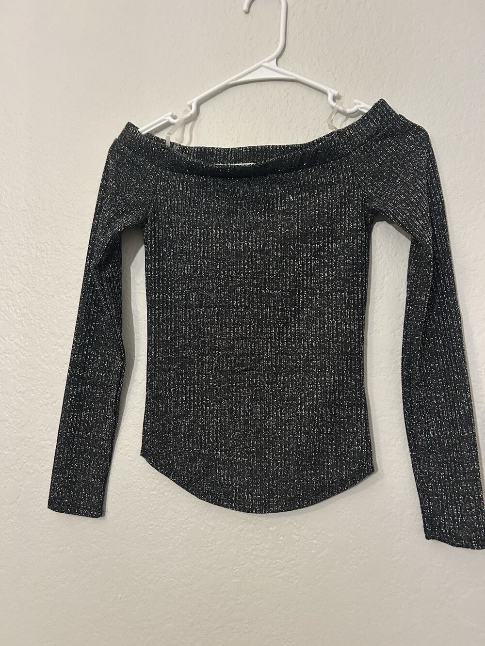 Better Be Juniors S Black/Silver Metallic Glitter Knit Off-Shoulder Crop Top